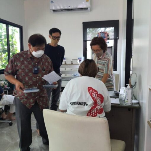 ร้านแว่นตาเอวี.com คุณภาพในการตรวจวัด และ แก้ปัญหาสายตาระดับประเทศ (119) ร้านแว่นตาเอวี.com คุณภาพในการตรวจวัด และ แก้ปัญหาสายตาระดับประเทศ (119)